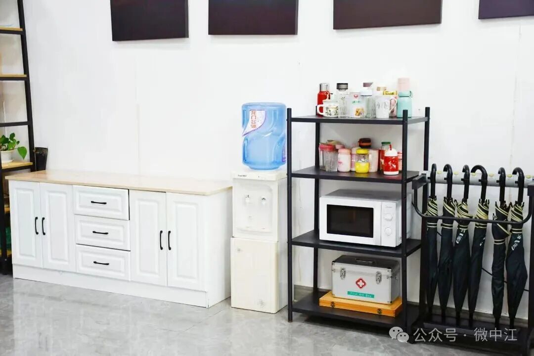 1764638270933006317.jpg 1764638270933006317.jpg